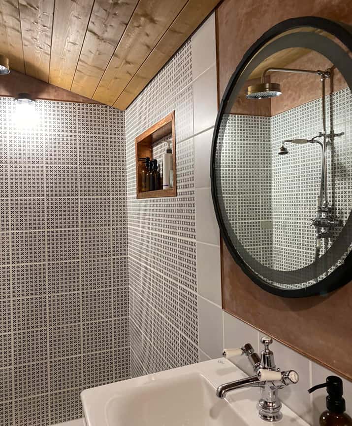 bathroom Bathroom